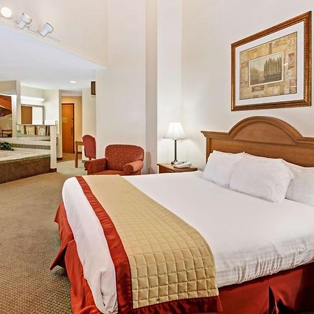 Baymont By Wyndham Indianapolis Hotel Exterior photo