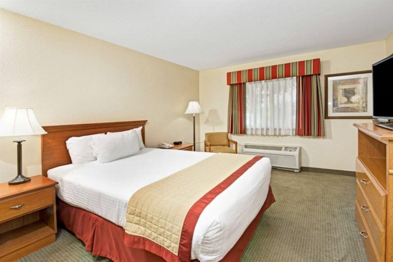 Baymont By Wyndham Indianapolis Hotel Exterior photo