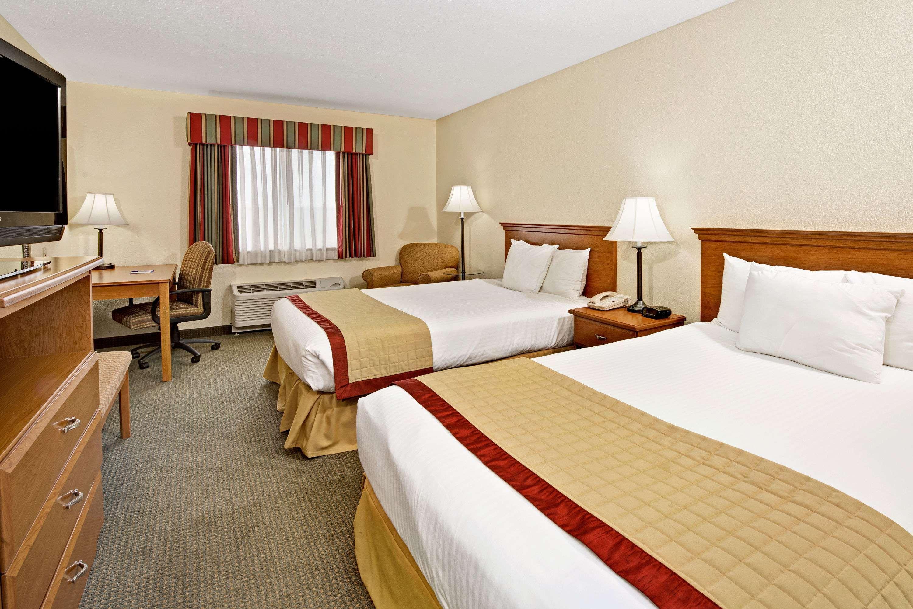 Baymont By Wyndham Indianapolis Hotel Exterior photo