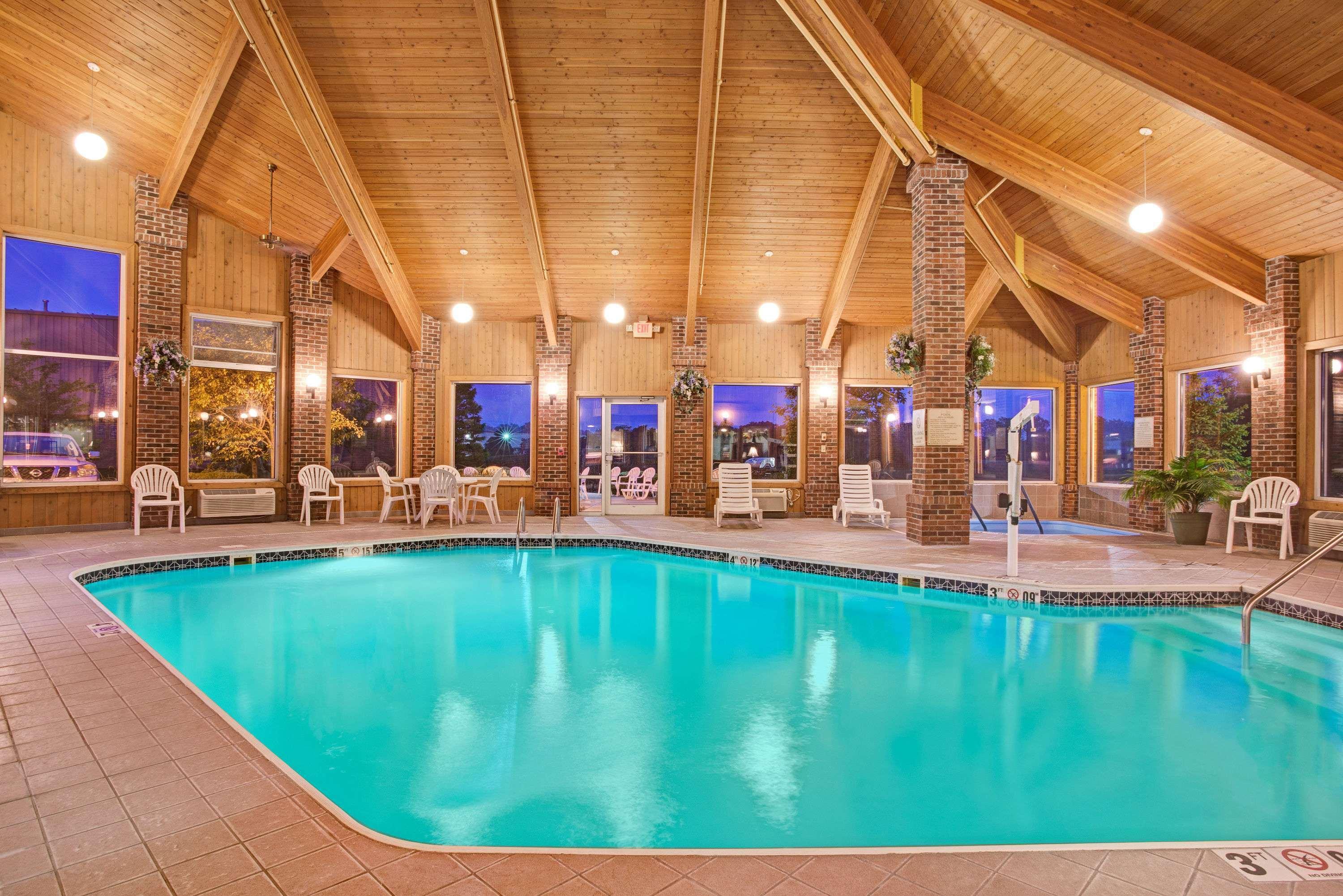 Baymont By Wyndham Indianapolis Hotel Exterior photo