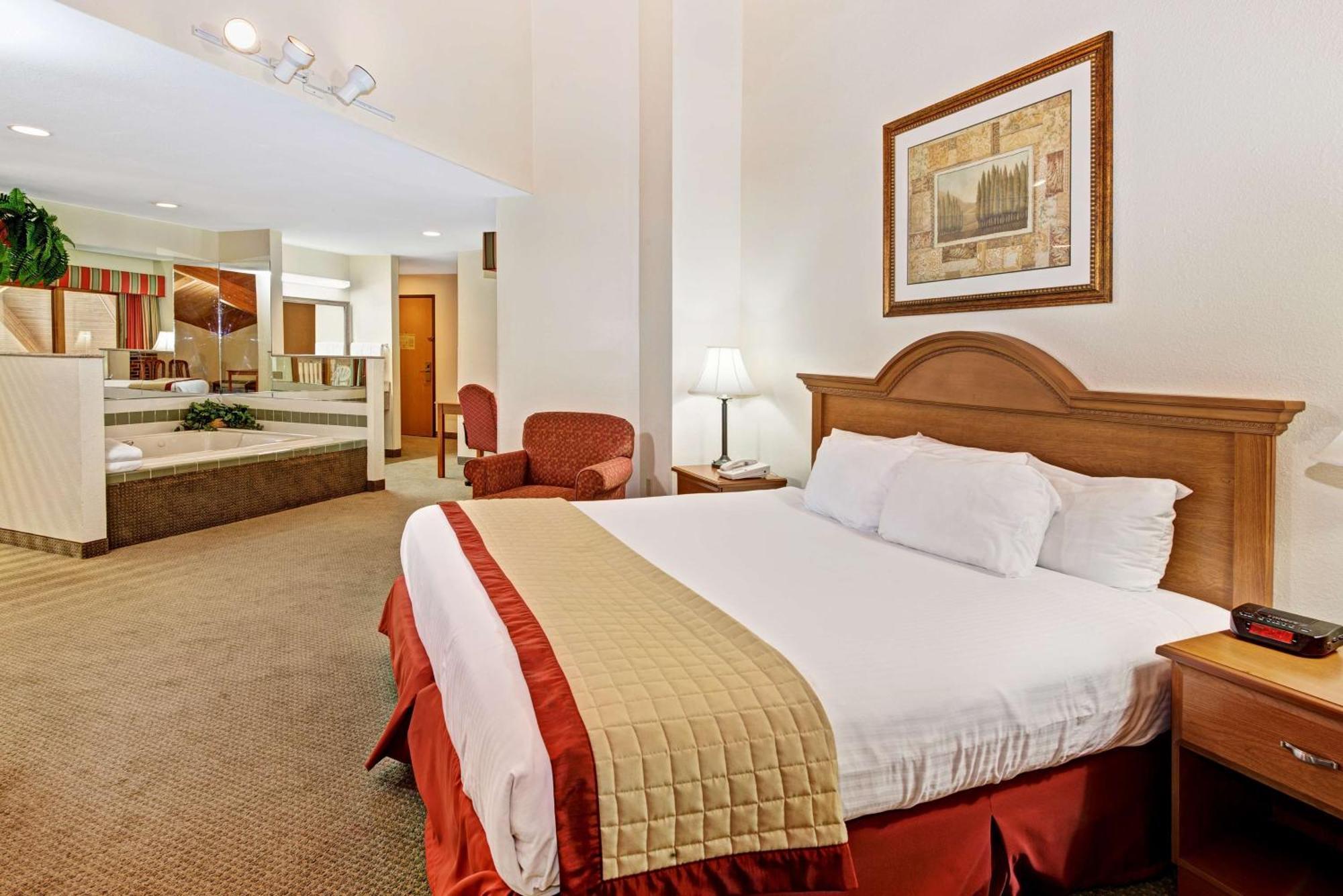 Baymont By Wyndham Indianapolis Hotel Exterior photo