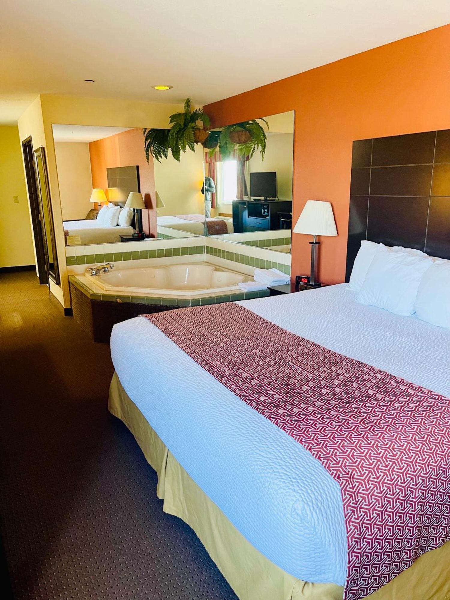 Baymont By Wyndham Indianapolis Hotel Exterior photo