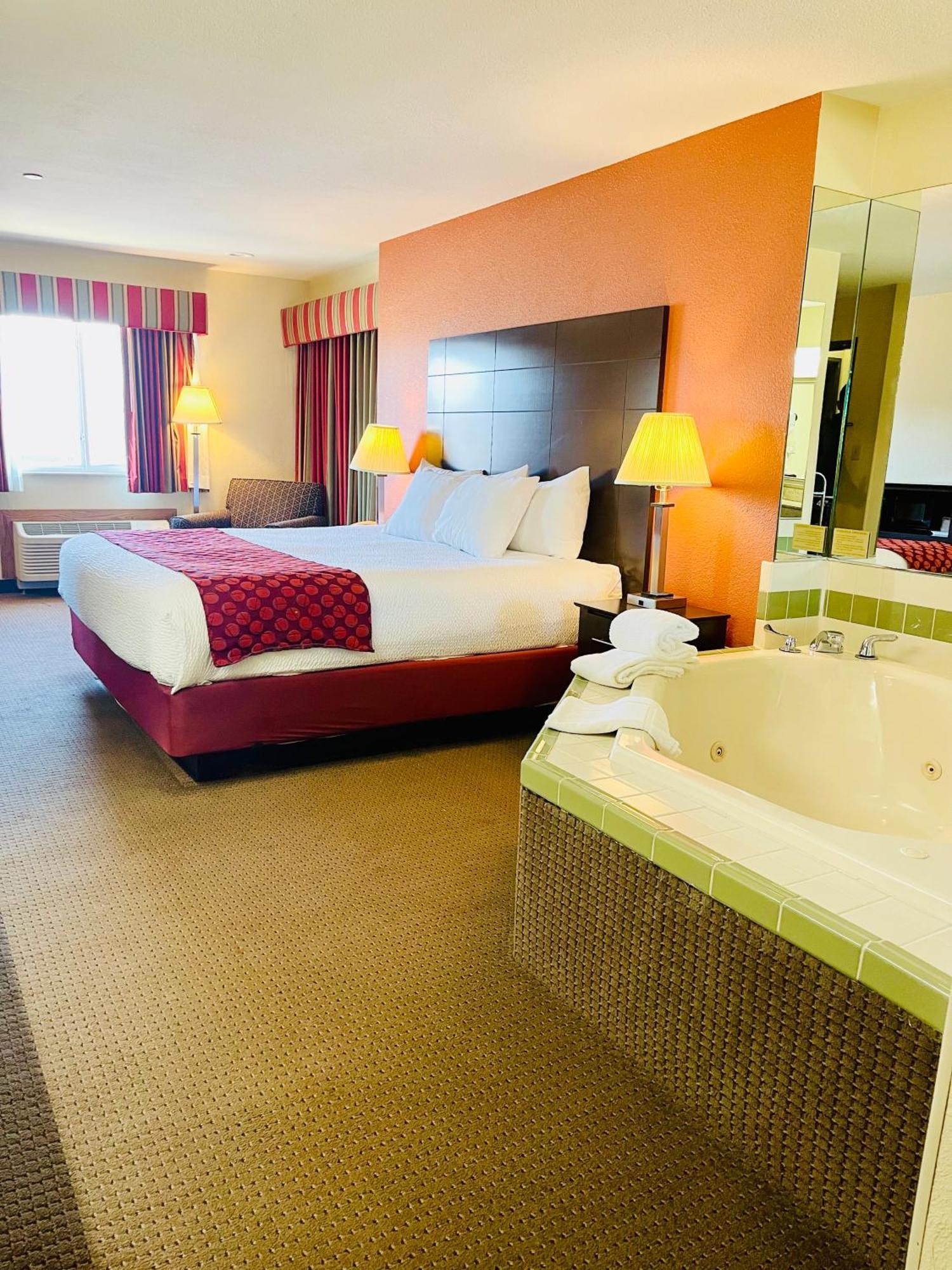 Baymont By Wyndham Indianapolis Hotel Exterior photo