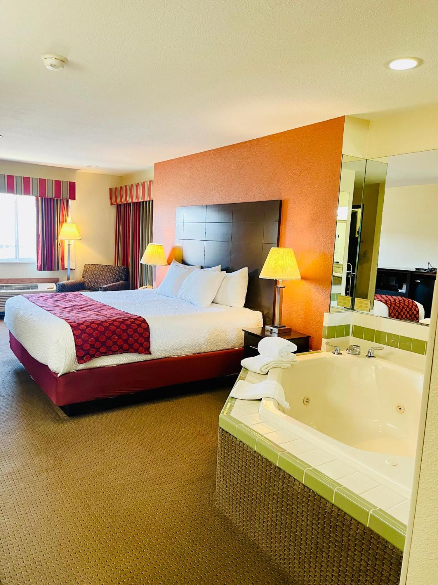 Baymont By Wyndham Indianapolis Hotel Exterior photo